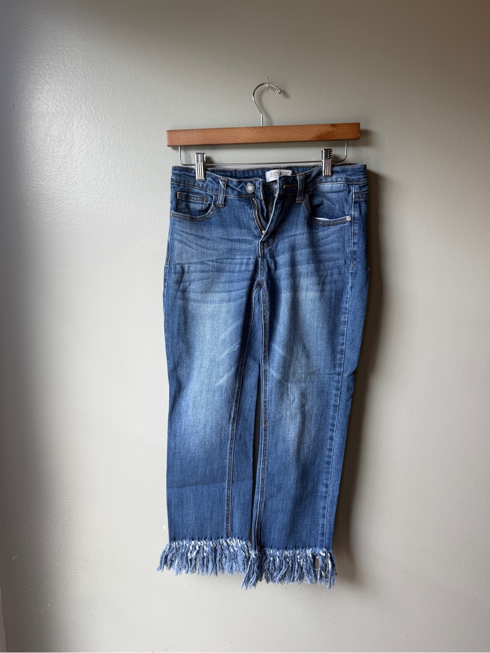 Judy Blue Los Angeles Raw Fringe Hem Cropped Jeans Medium Wash